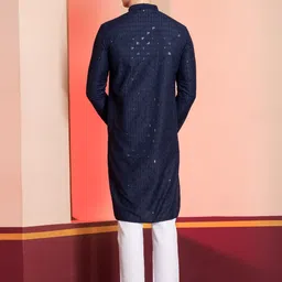 DEVOILER Men Embellished Sequinned Kurta image 2