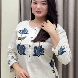 Suha Women Floral Embroidered Regular Thread Work Kurta with Trousers image 2