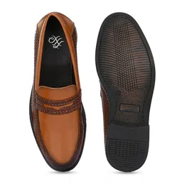 House of Pataudi Men Textured Round Toe Formal Loafers image 4