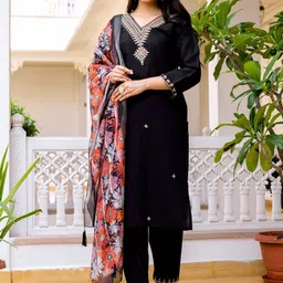 CaniBani Women Floral Embroidered Regular Thread Work Chanderi Silk Kurta with Trousers & With Dupatta-picture-31