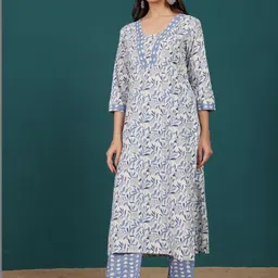DIVASTRI Women Floral Printed Regular Pure Cotton Kurta with Trousers & With Dupatta image 3