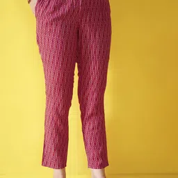 Anouk Red Floral Printed Keyhole Neck Gotta Patti Straight Kurta With Trousers & Dupatta image 2