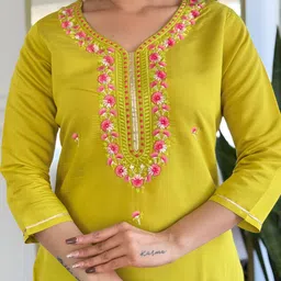 Brand Hill Embroidered V-Neck Thread Work Straight Kurta With Trouser & Dupatta image 4