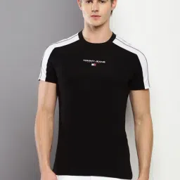 Tommy Hilfiger Black Cotton Slim Fit Logo Printed T-Shirt-image-56