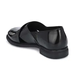 Delize Men's Black Cross Strap Sandals image 4