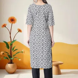 HERE&NOW Selection Of 2 Floral Printed Round Neck Straight Kurtas image 3