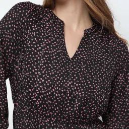 Vero Moda Black & Pink Printed Fit & Flare Dress image 5