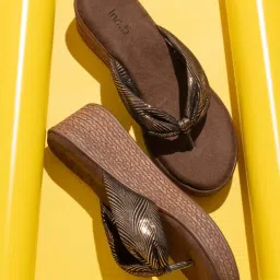 Inc.5 Women's Antique Gold Thong Wedges image 1