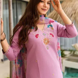 CAPITALHAVEN Women Floral Embroidered Regular Thread Work Kurta with Trousers & With Dupatta image 2