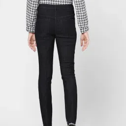 Vero Moda Black Skinny Fit Distressed Jeans image 2