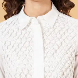 People by Pantaloons White Self Pattern Crop Shirt image 5
