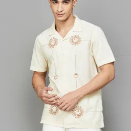 Smileyworld Off White Regular Fit Printed Shirt image 1