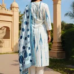 Indo Era Women Geometric Printed Cotton Kurta with Trousers & Dupatta image 2