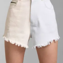 KZ07 by Kazo Off White & Light Grey Color-Block Denim Shorts image 5