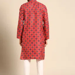 RAJUBHAI HARGOVINDAS Men Red & Navy Blue Geometric Printed Cotton Kurta image 4