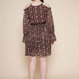 JAKANARY Printed Cold-Shoulder Keyhole Neck Tie-Ups Detail Fit & Flare Midi Dress image 5