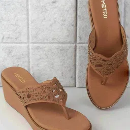 Metro Women's Tan Thong Wedges image 1