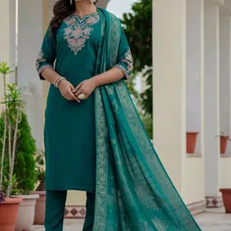 Peach Petals Women Ethnic Motifs Embroidered Kurta with Trousers & Dupatta image 2