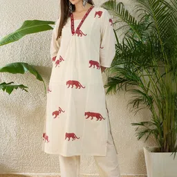 Indo Era Printed V-Neck Three-Quarter Sleeves Pure Cotton Tunic And Trousers image 4