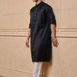 Tasva Men Self Design Ethnic Motifs Mandarin Collar Kurta with Trousers image 4
