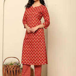 Rouhab Women Floral Printed Regular Pure Cotton Kurta with Trousers image 3