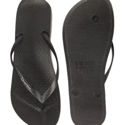 Ipanema Anatomic Black Flip Flops image 3