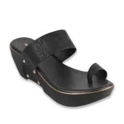 Mochi Women's Black Toe Ring Wedges image 2