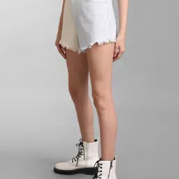 KZ07 by Kazo Off White & Light Grey Color-Block Denim Shorts image 3