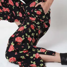 Vero Moda Black Regular Fit Pants image 5