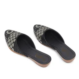 KALINI Women Mojaris Flats image 4