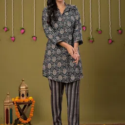 Jasoriya Women Ethnic Motifs Printed Regular Pure Cotton Kurti with Trousers image 3