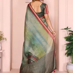Mameraa Tie and Dye Dyed Saree With Blouse Piece image 4