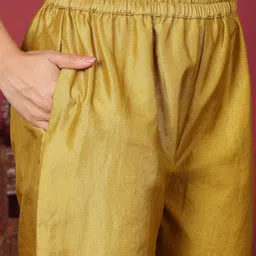 Varanga Floral Woven Design Sequinned Jacquard Kurta With Trouser & Dupatta image 3