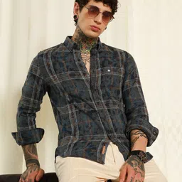 Campus Sutra Comfort Checked Spread Collar Casual Shirt image 4