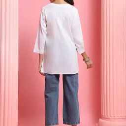 House of Chikankari White Cotton Embroidered Straight Kurti image 2