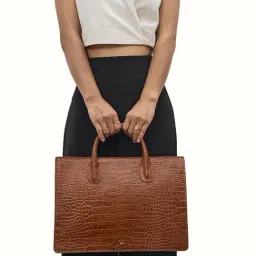 Hidesign EOSS SS 24 Tan Leather Large Messenger Bag-image-20