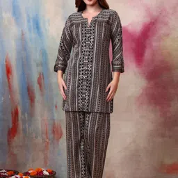 Tissu Printed V-Neck Tunic With Trousers Co-Ords image 3
