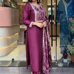 YOELLA Women Ethnic Motifs Embroidered Regular Gotta Patti Chanderi Silk Kurta with Trousers & With Dupatta image 5