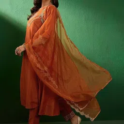 CANIZZARO Women Ethnic Motifs Embroidered Regular Kurta with Trousers & With Dupatta image 4