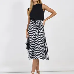 Styli Women Black Colorblocked Sleeveless A-Line Midi Dress-image-63