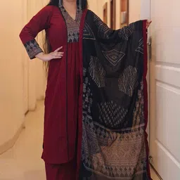 Anni Designer Floral Printed V-Neck Empire A-Line Kurta With Palazzos & Dupatta image 2