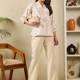 The Roadster Lifestyle Co Printed V-Neck Casual Tops image 3