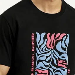 Levi's Black Cotton Regular Fit Printed T-Shirt image 3