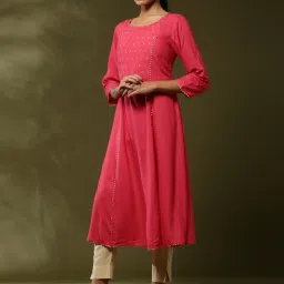Abhishti Coral Embroidered 3/4th sleeve Kurta image 3
