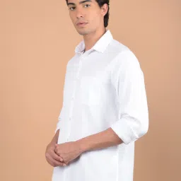 Crimsoune Club White Cotton Slim Fit Self image 3