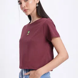 glitchez Minimal Tease Print Crop T-shirt image 4
