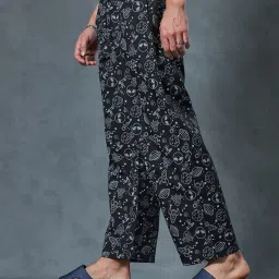 Bewakoof Black Cotton Regular Fit Printed Nightwear Pyjamas image 3