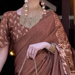Vardha Brown Printed Saree With Unstitched Blouse image 3
