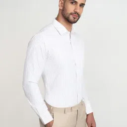 Park Avenue Medium Red Polycotton Checked Slim Fit Shirt image 3