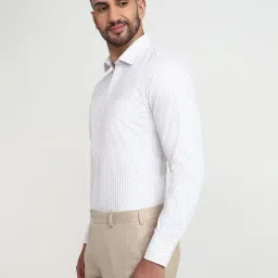 Park Avenue Medium Red Polycotton Checked Slim Fit Shirt image 4